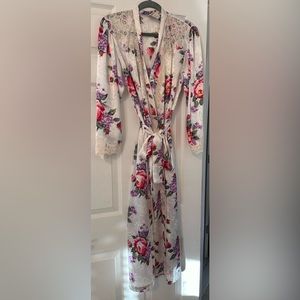Vintage Natori Floral Robe